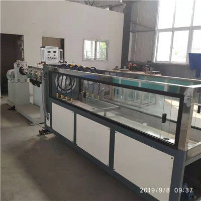 碳素螺旋管設(shè)備 鋒達塑機 pe碳素螺旋管設(shè)備